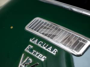 Imagen 30/39 de Jaguar E-Type V12 (2+2) (1971)