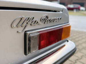 Image 25/71 of Alfa Romeo 2000 Spider Veloce (1977)