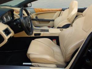 Bild 58/99 von Aston Martin DB 9 Volante (2006)