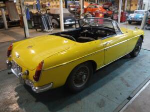 Image 3/50 of MG MGB (1967)