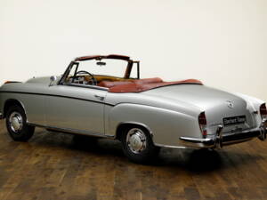 Image 4/25 de Mercedes-Benz 220 S Cabriolet (1959)