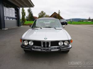 Image 19/76 de BMW 3,3 L (1975)