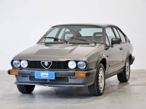 Image 13/34 of Alfa Romeo GTV 6 2.5 (1986)