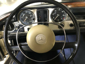 Image 18/25 of Mercedes-Benz 280 SL (1969)
