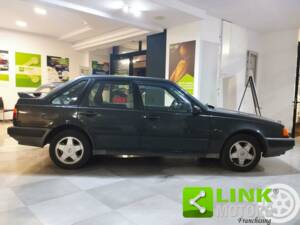 Image 3/10 of Volvo 440 (1989)