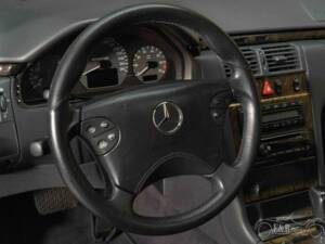 Image 12/19 of Mercedes-Benz E 55 AMG (2001)