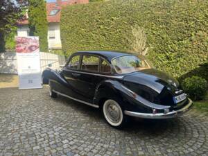 Image 3/18 de BMW 502 - 3.2 Litre Super (1959)