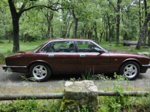 Immagine 6/7 di Jaguar XJ6 3.2 Sovereign (1994)