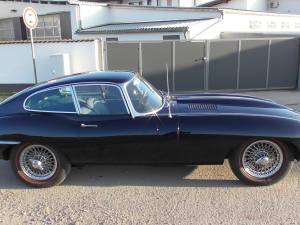 Image 6/50 of Jaguar E-Type (1967)