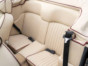 Immagine 30/32 di Aston Martin V8 Vantage Volante (1988)