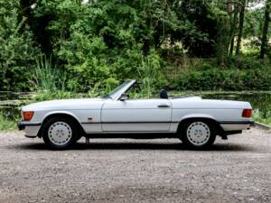 Image 2/43 of Mercedes-Benz 300 SL (1989)