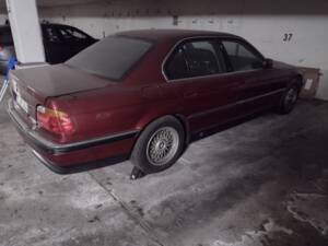 Image 4/4 of BMW 750i (1995)