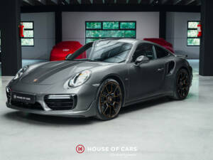 Image 2/25 of Porsche 911 Turbo S Exclusive (2018)