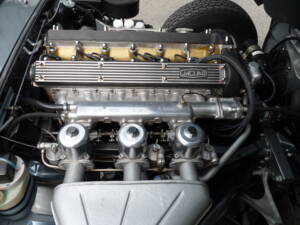 Image 21/22 de Jaguar E-Type (1968)