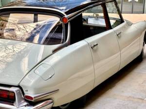 Image 19/56 of Citroën DS 19 (1958)