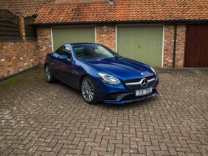 Image 11/50 of Mercedes-Benz SLC 250 d (2017)