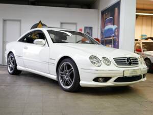 Imagen 2/35 de Mercedes-Benz CL 65 AMG (2005)