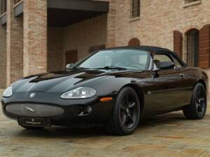 Immagine 1/50 di Jaguar XK8 4.0 (2006)