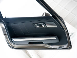 Image 9/33 of Mercedes-Benz SLS AMG (2010)