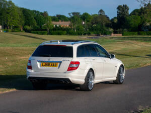 Immagine 18/50 di Mercedes-Benz C 63 AMG T (2009)