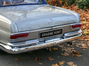 Image 28/50 of Mercedes-Benz 220 SE Cabriolet (1966)