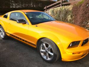 Immagine 2/18 di Ford Mustang V6 (2006)