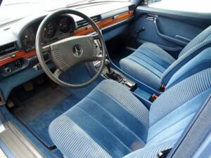 Image 6/17 de Mercedes-Benz 280 SE (1975)