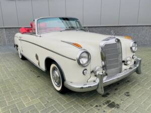 Image 7/36 of Mercedes-Benz 220 SE b (1961)