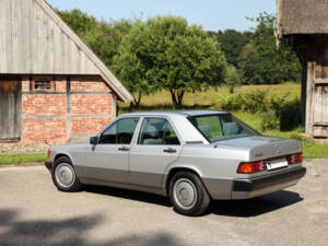 Immagine 7/100 di Mercedes-Benz 190 E 2.3 (1992)