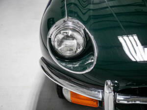 Image 19/23 de Jaguar E-Type (1970)