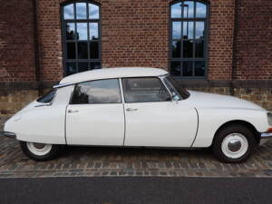 Image 8/22 of Citroën ID 20 (1970)