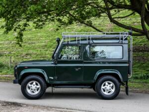 Image 2/16 of Land Rover Defender 90 &quot;50th Anniversary&quot; (2000)