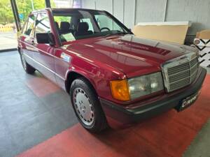 Imagen 8/69 de Mercedes-Benz 190 E 1.8 (1991)
