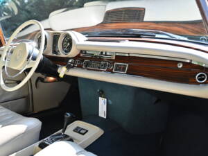 Immagine 12/17 di Mercedes-Benz 280 SE 3,5 (1971)