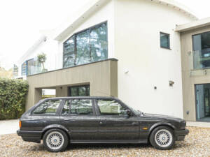 Bild 22/50 von BMW 325i Touring (1990)