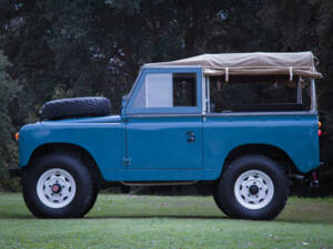 Image 3/48 of Land Rover 88 (1967)