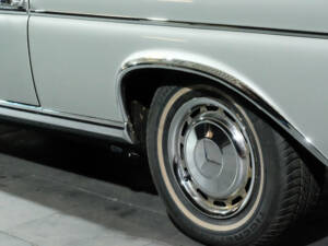 Image 11/33 of Mercedes-Benz 280 SE (1968)