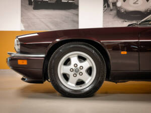 Image 11/50 of Jaguar XJS 6.0 (1994)