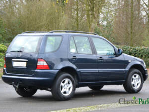 Imagen 5/50 de Mercedes-Benz ML 230 (1998)