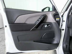 Image 32/50 of Citroën C4 Picasso 1.2 PureTech 130 (2017)