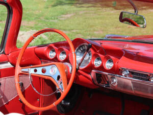 Bild 18/31 von Chevrolet Impala Convertible (1960)