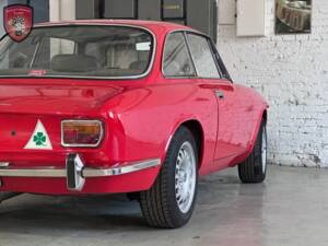 Bild 47/63 von Alfa Romeo Giulia 1300 GT Junior (1973)