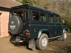 Bild 13/50 von Land Rover Defender 110 (2011)