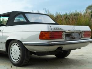 Image 22/50 of Mercedes-Benz 300 SL (1988)