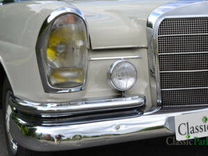 Image 35/50 of Mercedes-Benz 200 (1965)