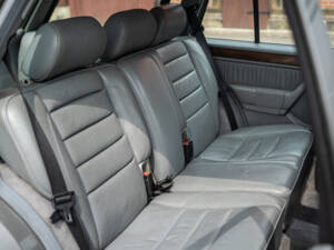 Image 42/66 of Mercedes-Benz 200 TE (1989)