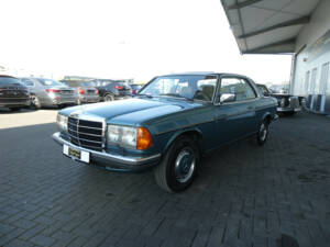 Image 3/20 de Mercedes-Benz 280 CE (1981)