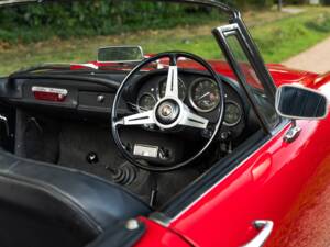 Image 20/26 of Alfa Romeo 2600 Spider (1964)