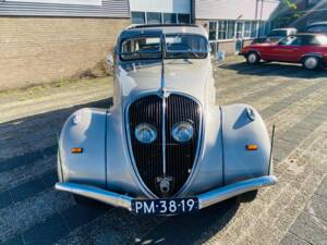 Image 19/50 of Peugeot 402 B (1938)