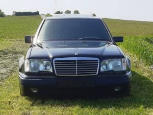 Imagen 2/28 de Mercedes-Benz E 500 (1994)